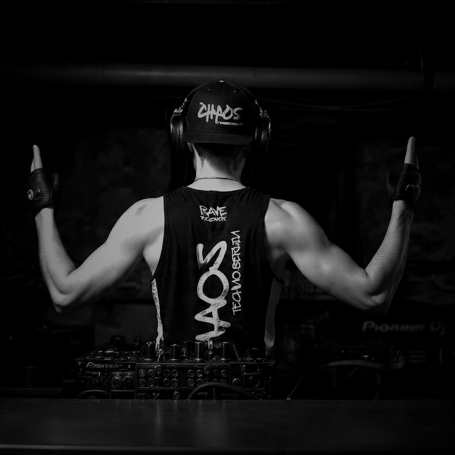 CHAOS Techno.Berlin am DJ-Pult